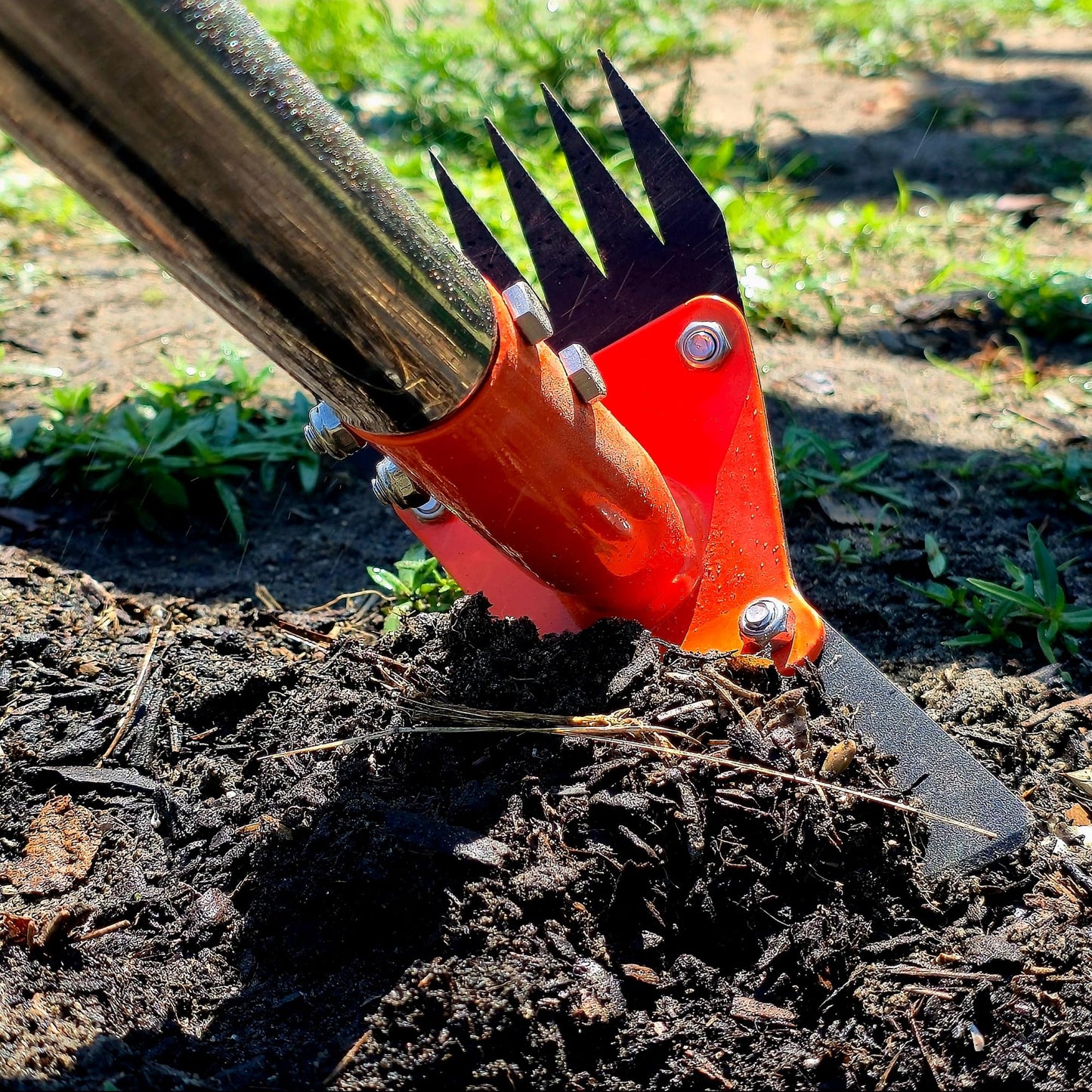 2-in-1 Garden Hoe & Weed Puller Tool – One Tool for Weeding & Soil Prep